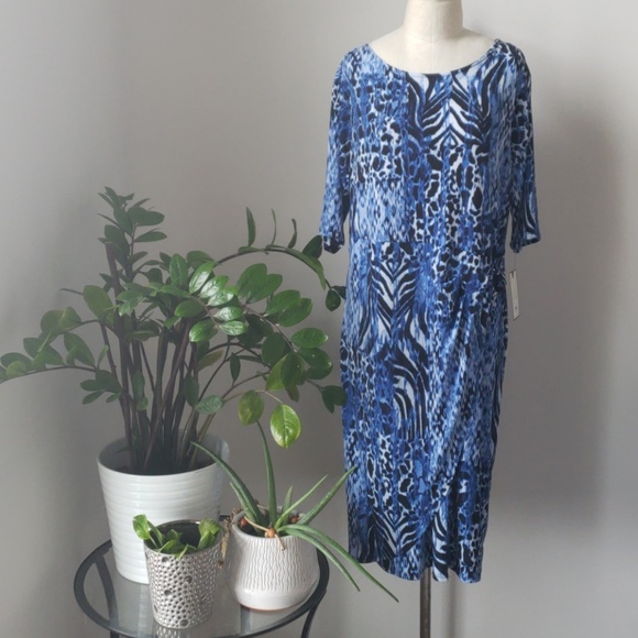Dana Buchman Dresses & Skirts - Slimming Dana Buchman Leopard Knit Dress